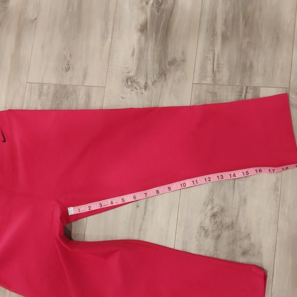 NIKE Pink Dri-Fit Capri - Picture 5 of 6